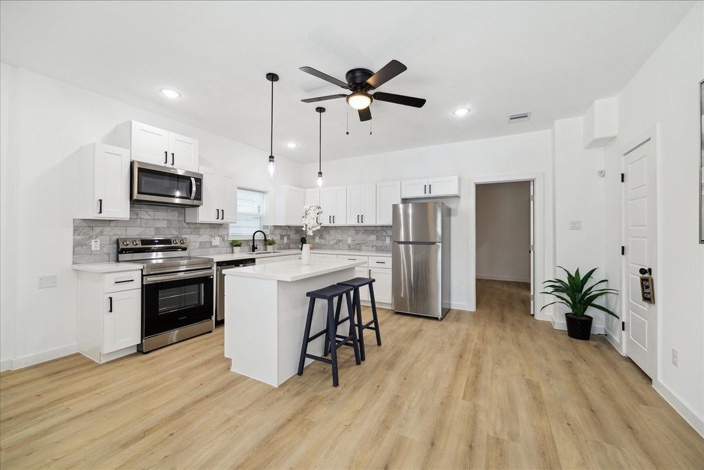 7504 Laura Koppe Road A, Houston, TX 77028