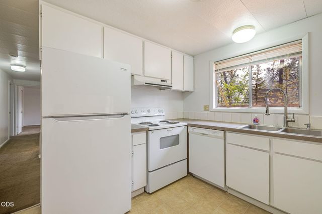 60866 Granite Drive, Bend, OR 97702