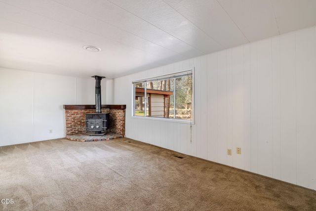 60866 Granite Drive, Bend, OR 97702