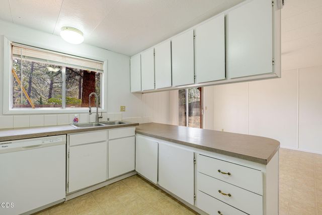 60866 Granite Drive, Bend, OR 97702