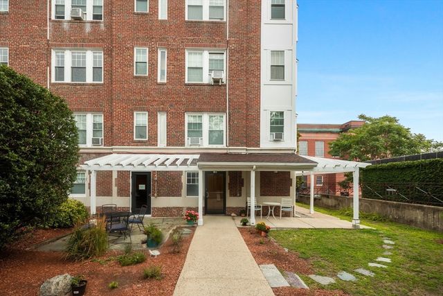 21 Bradlee Rd 32, Medford, MA 02155