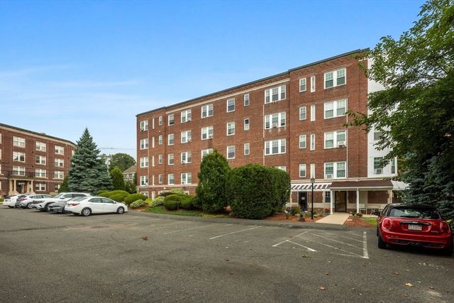 21 Bradlee Rd 32, Medford, MA 02155