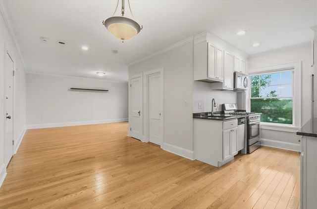 21 Bradlee Rd 32, Medford, MA 02155