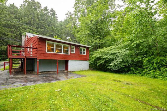 24 Dutchess Hill Road, Poughkeepsie, NY 12601