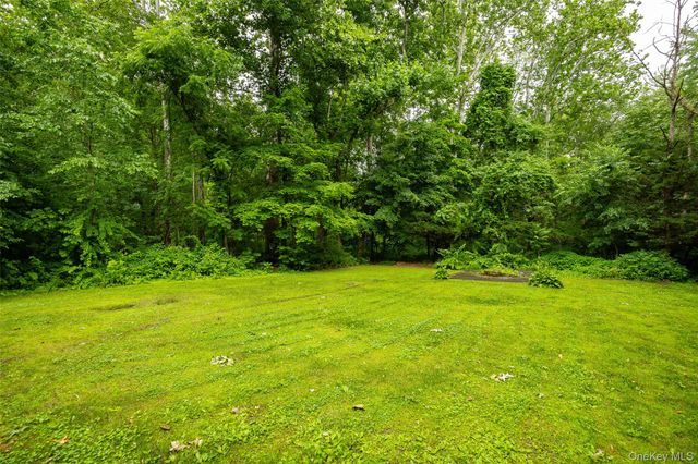 24 Dutchess Hill Road, Poughkeepsie, NY 12601