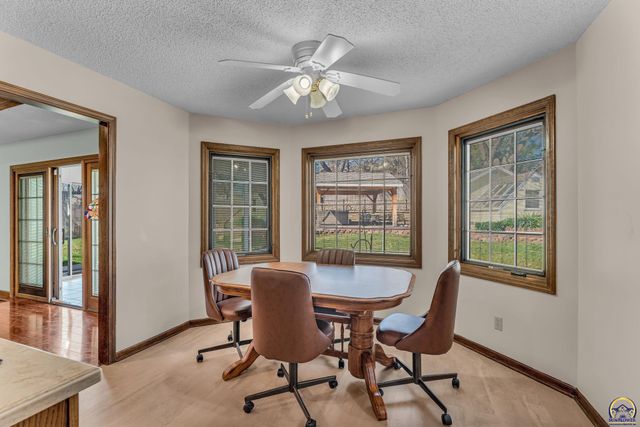 2253 SW Alameda DR, Topeka, KS 66614