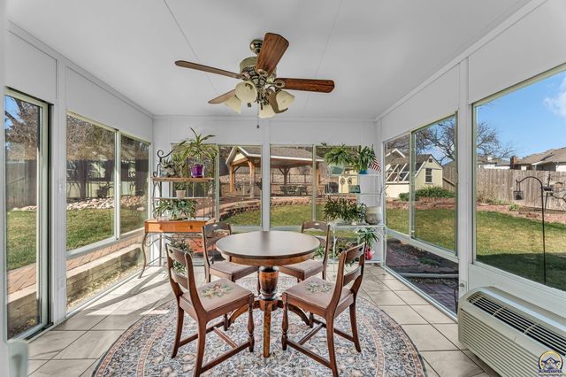 2253 SW Alameda DR, Topeka, KS 66614