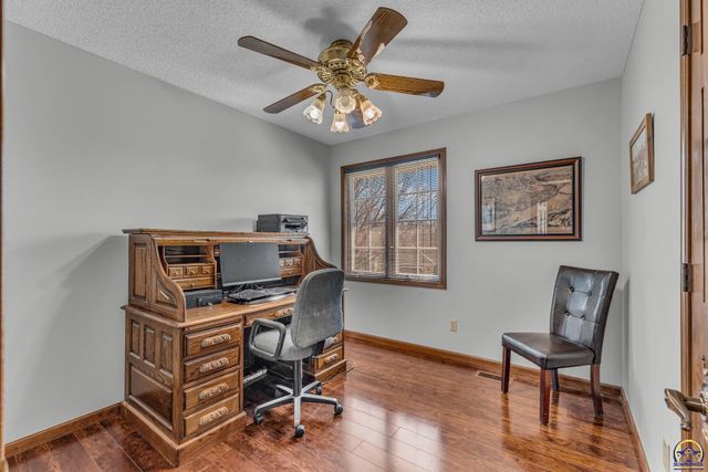 2253 SW Alameda DR, Topeka, KS 66614