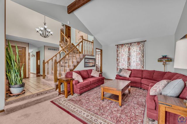 2253 SW Alameda DR, Topeka, KS 66614