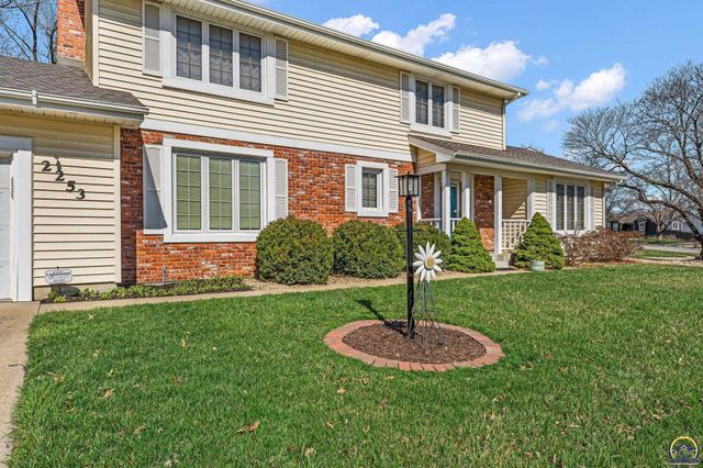 2253 SW Alameda DR, Topeka, KS 66614