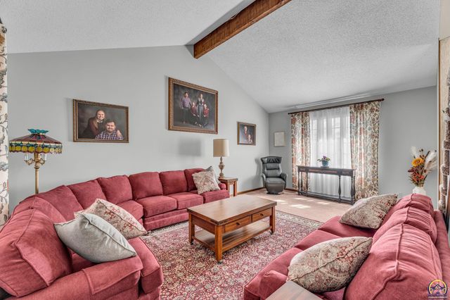 2253 SW Alameda DR, Topeka, KS 66614