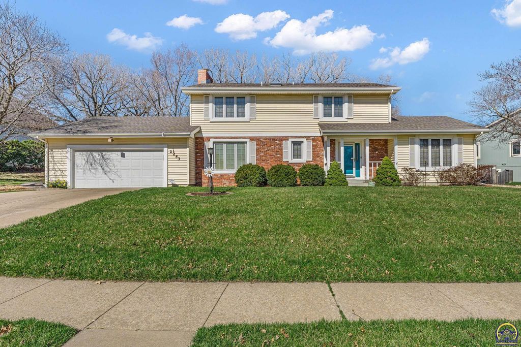 2253 SW Alameda DR, Topeka, KS 66614