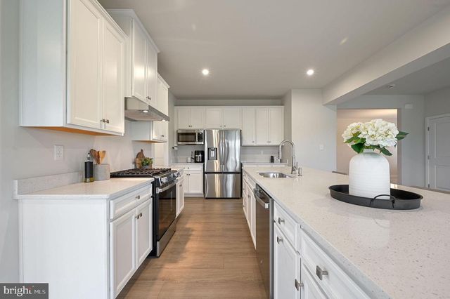 200 CHARLESTON CIR, Dover, DE 19904