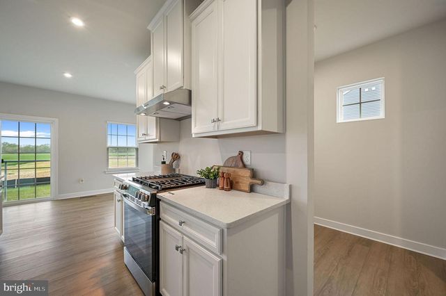 200 CHARLESTON CIR, Dover, DE 19904