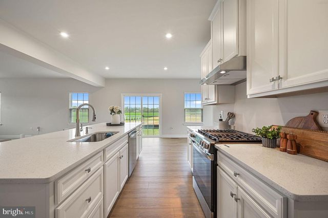 200 CHARLESTON CIR, Dover, DE 19904