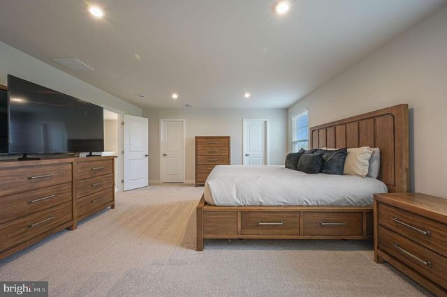 200 CHARLESTON CIR, Dover, DE 19904