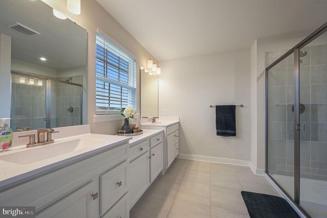 200 CHARLESTON CIR, Dover, DE 19904