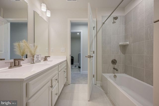 200 CHARLESTON CIR, Dover, DE 19904