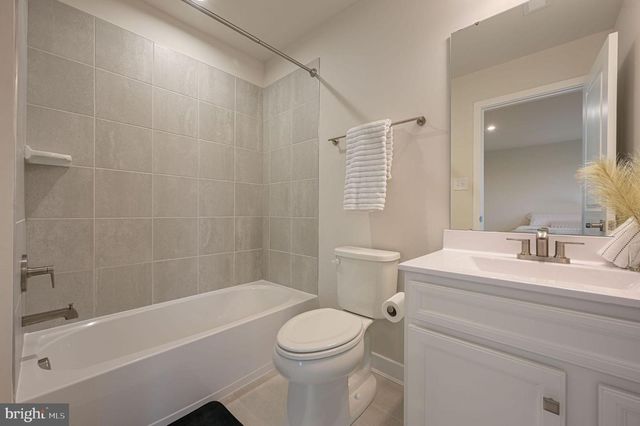 200 CHARLESTON CIR, Dover, DE 19904