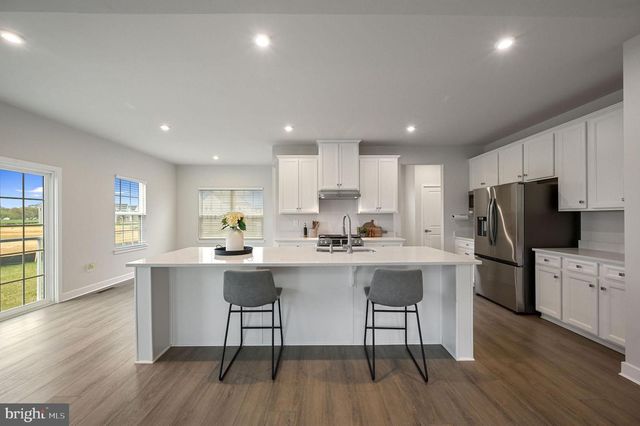 200 CHARLESTON CIR, Dover, DE 19904