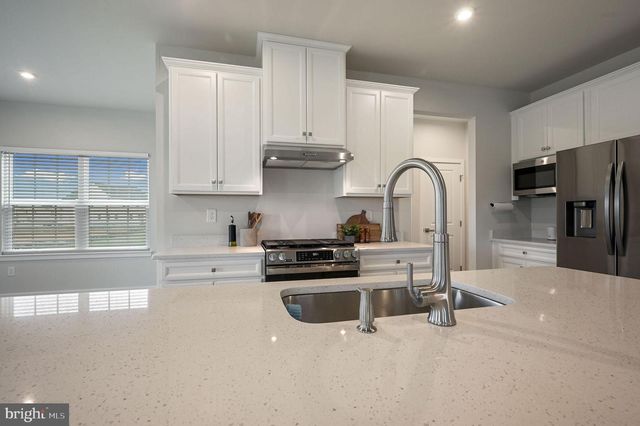 200 CHARLESTON CIR, Dover, DE 19904
