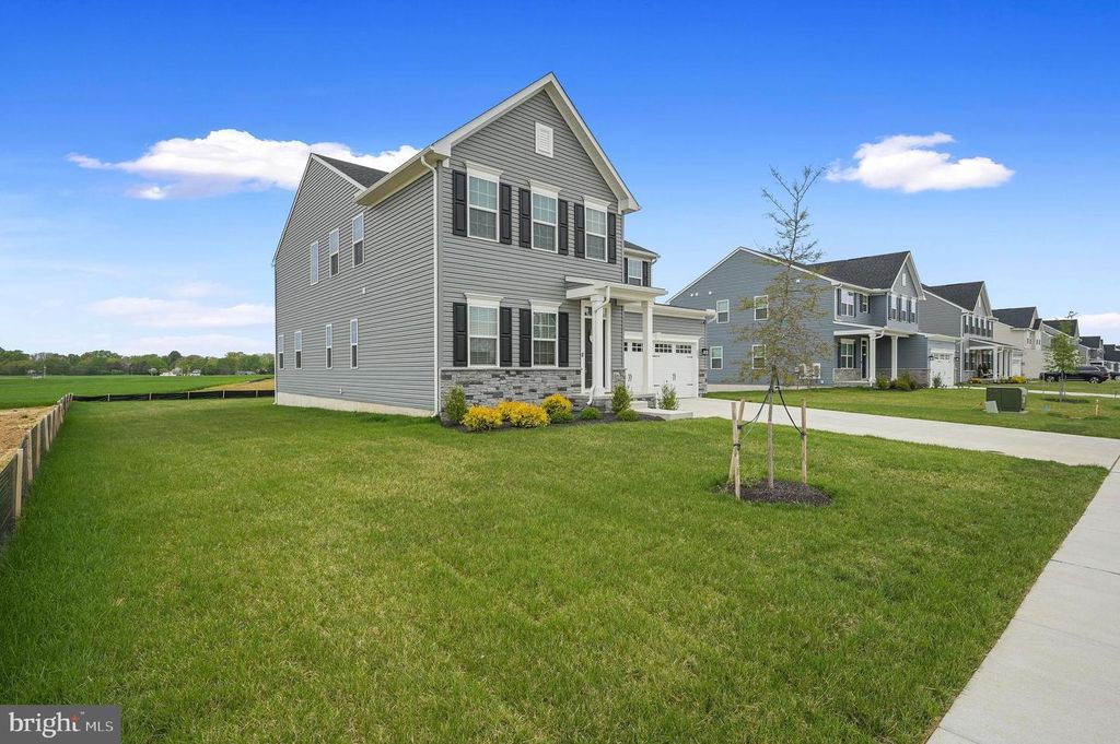 200 CHARLESTON CIR, Dover, DE 19904