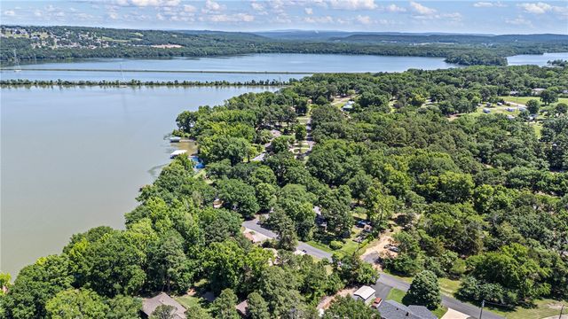 109 Clearlake Drive, Russellville, AR 72802