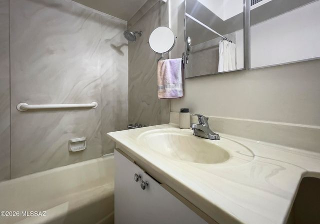 4201 E Kings Road, Tucson, AZ 85711