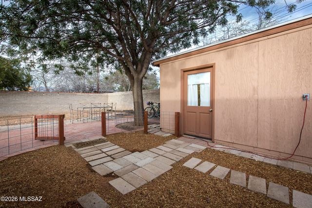 4201 E Kings Road, Tucson, AZ 85711