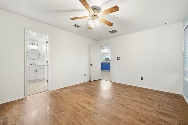 125 Blue Ridge TRL, Elgin, TX 78621