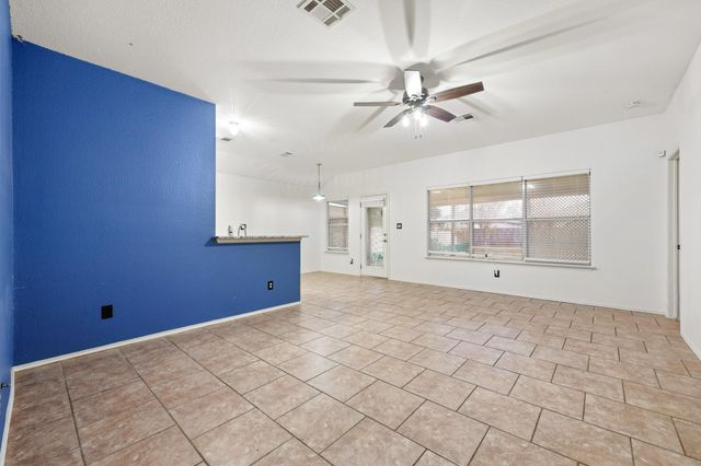 125 Blue Ridge TRL, Elgin, TX 78621