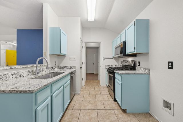 125 Blue Ridge TRL, Elgin, TX 78621