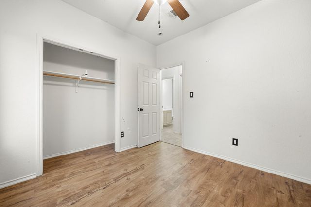 125 Blue Ridge TRL, Elgin, TX 78621