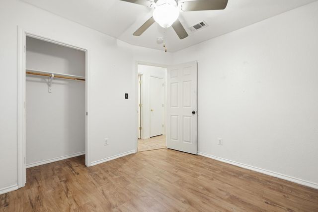 125 Blue Ridge TRL, Elgin, TX 78621