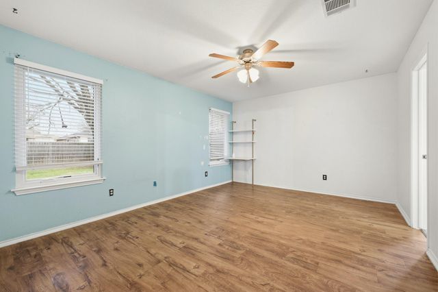 125 Blue Ridge TRL, Elgin, TX 78621