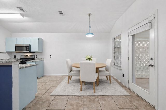 125 Blue Ridge TRL, Elgin, TX 78621