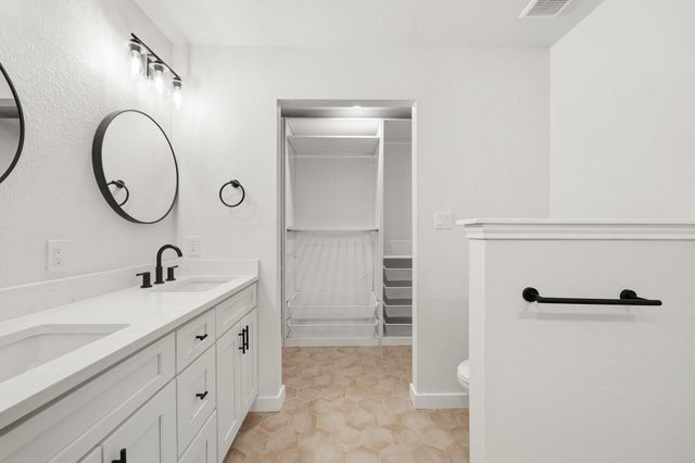 125 Blue Ridge TRL, Elgin, TX 78621