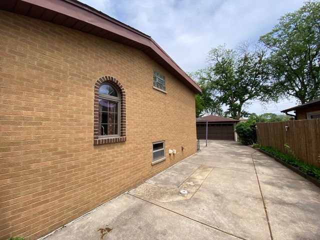 11737 S Kedvale Avenue, Alsip, IL 60803