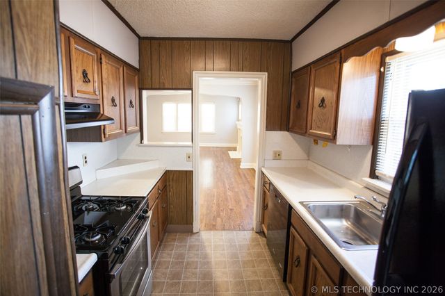 1165 N Boston Place, Tulsa, OK 74106
