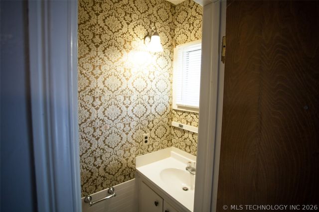 1165 N Boston Place, Tulsa, OK 74106