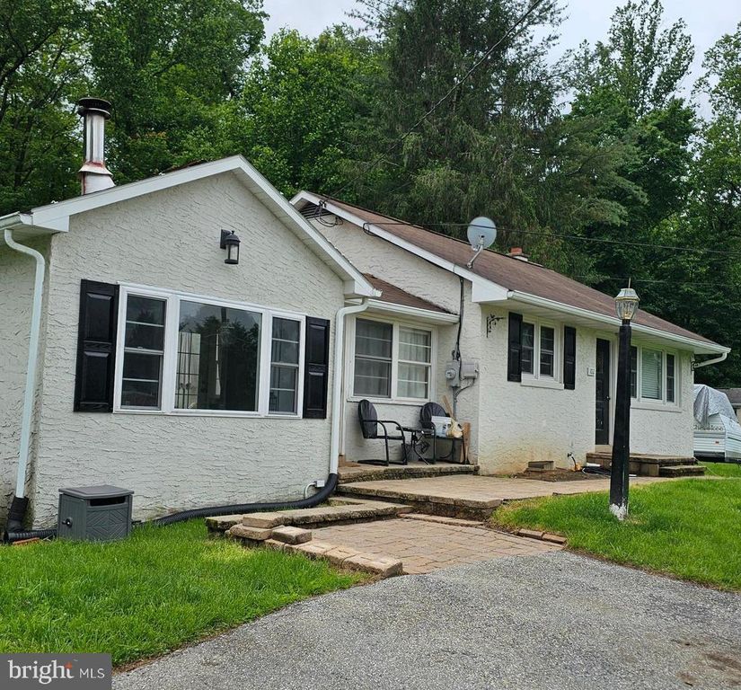 102 NORTHSIDE ROAD, Elverson, PA 19520