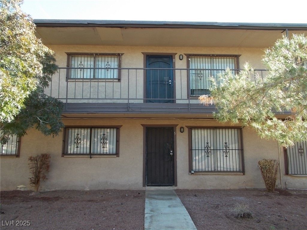 625 South Royal Crest Circle 5, Las Vegas, NV 89169