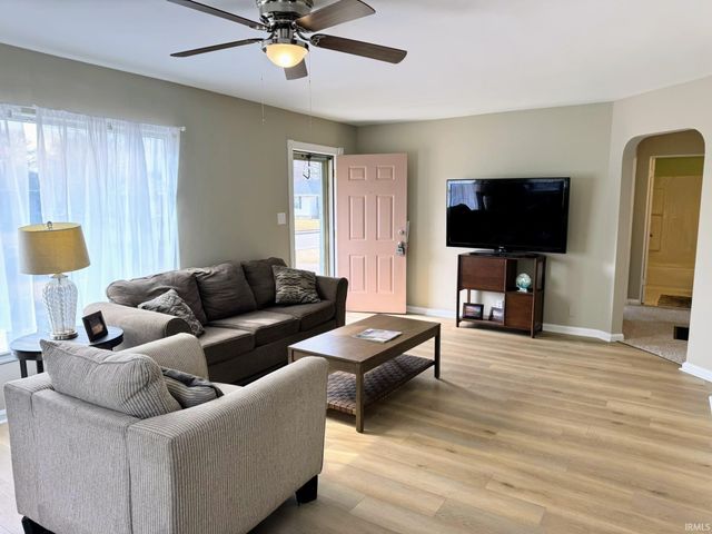 4904 Sweetser Avenue, Evansville, IN 47715