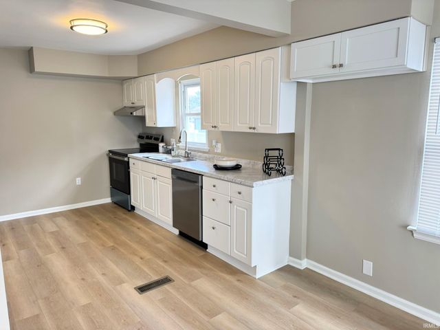 4904 Sweetser Avenue, Evansville, IN 47715