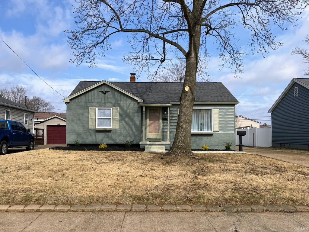 4904 Sweetser Avenue, Evansville, IN 47715