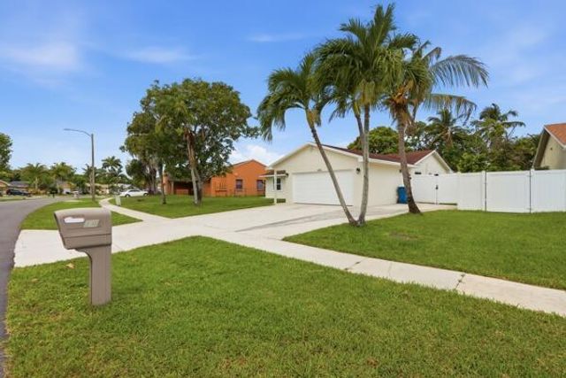 140 Bilbao Street, Royal Palm Beach, FL 33411