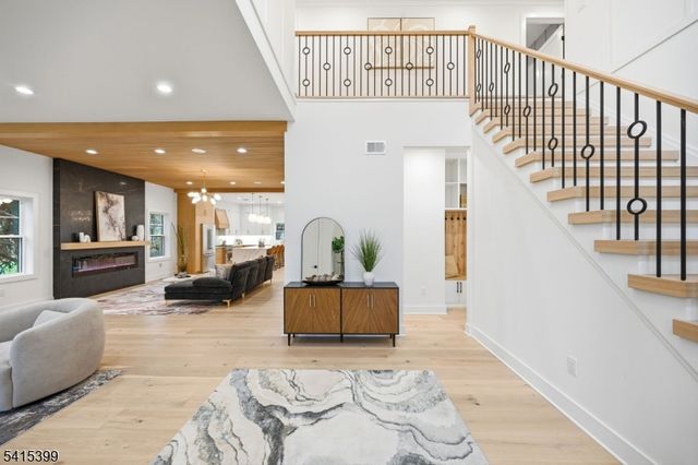 41 Orchard Rd, Florham Park Boro, NJ 07932