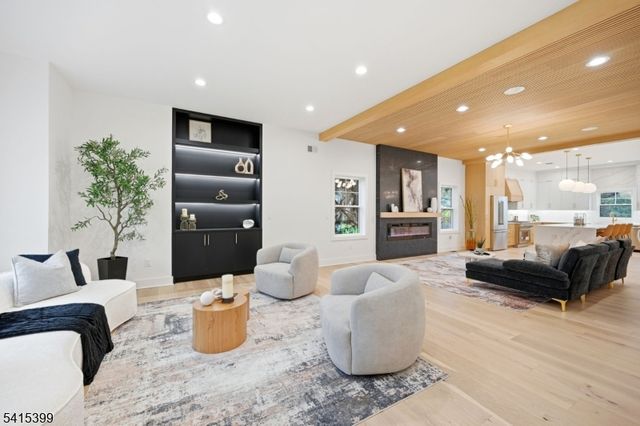 41 Orchard Rd, Florham Park Boro, NJ 07932