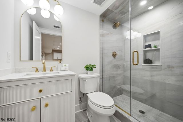 41 Orchard Rd, Florham Park Boro, NJ 07932