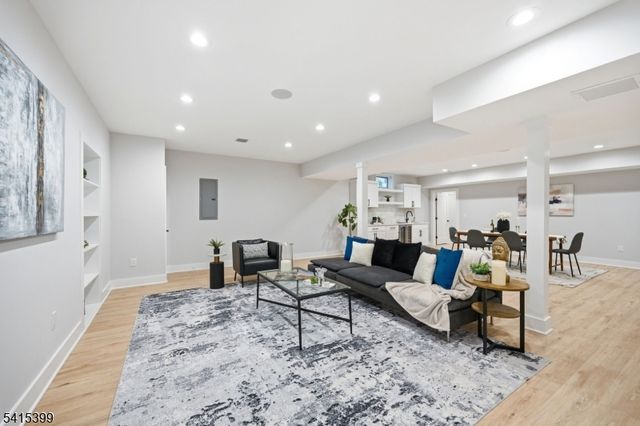 41 Orchard Rd, Florham Park Boro, NJ 07932